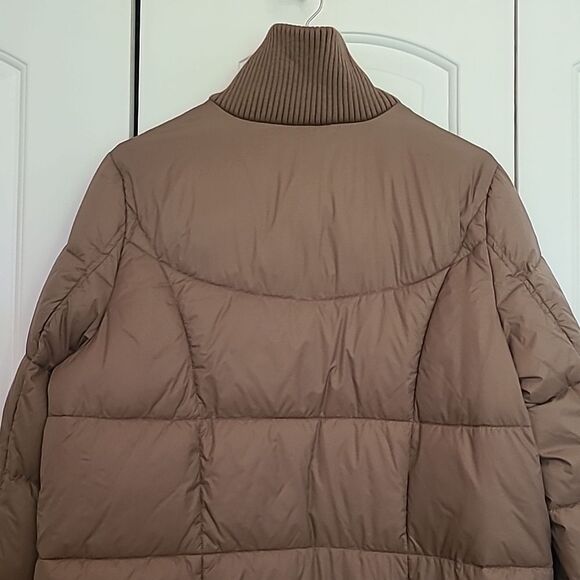 ANDREW MARC Pavia Quilted Faux Down Hooded Puffer Quilted Coat Tan Camel Size M - Picture 9 of 16